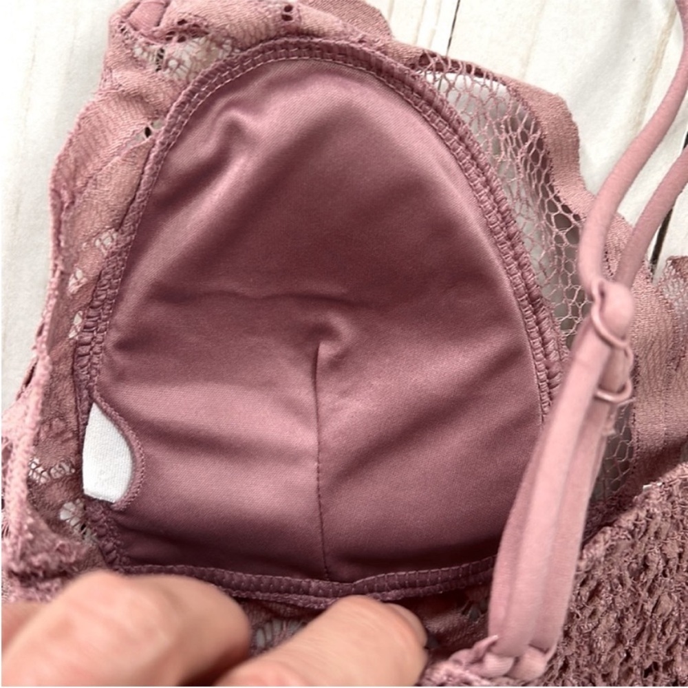 Floral Padded Lace Brawlette in Rose Color - Picture 6 of 10